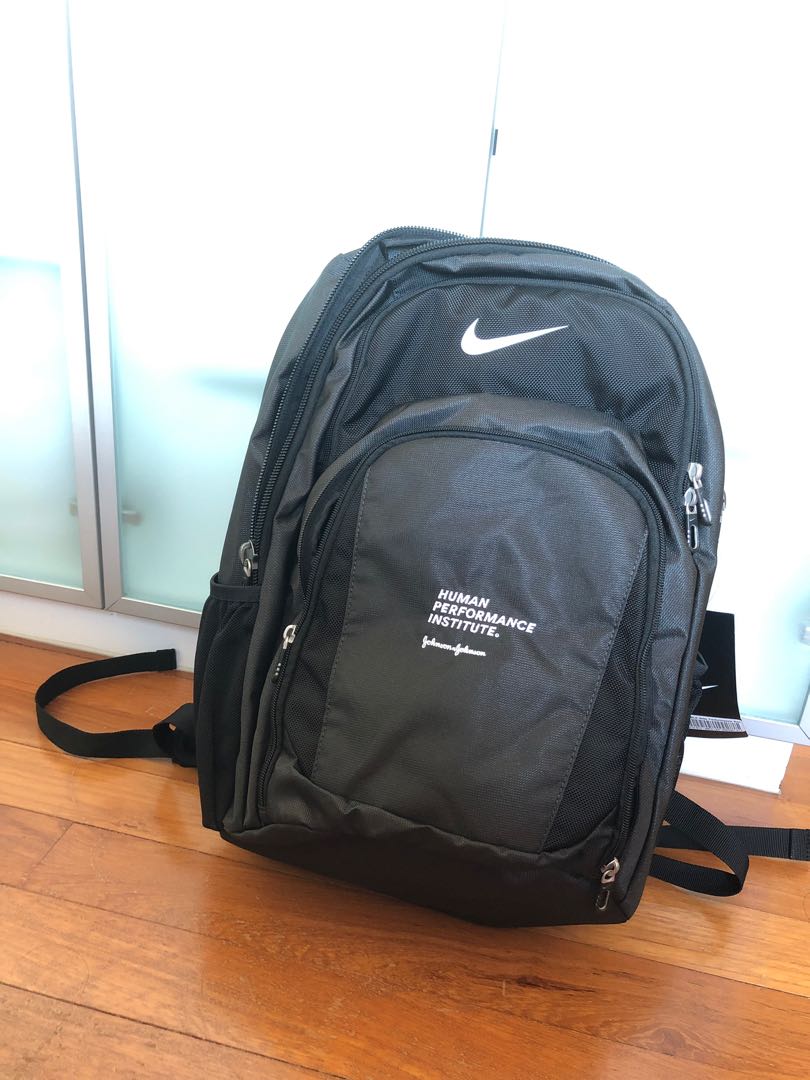 black nike backpack with laptop compartment