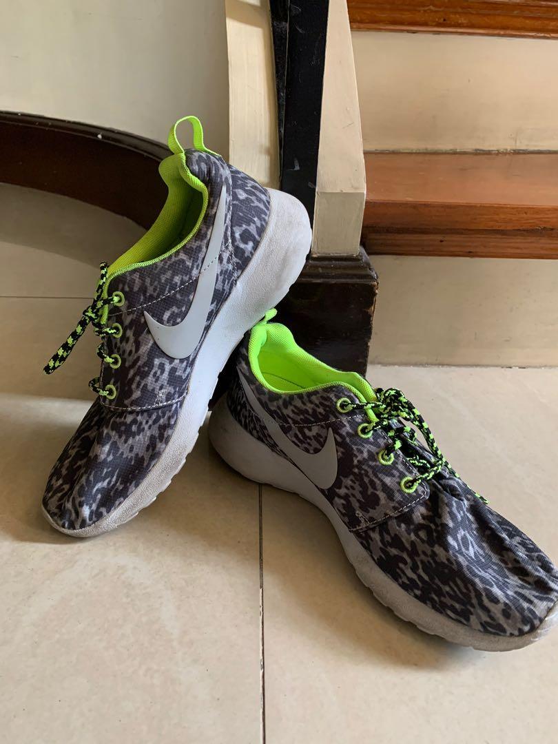 nike roshe boot womens