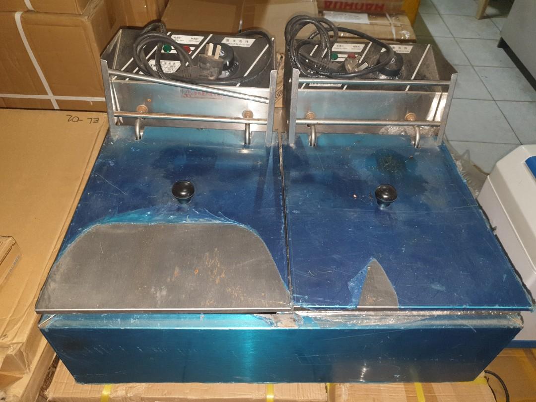 STAINLESS STEEL ELECTRIC DOUBLE DEEP FRYER (Category: Other Kitchen Appliances) located in Antipolo. Submitted by jkurtc (Listing ID 1021367896, Image 3). Description: STAINLESS STEEL ELECTRIC DOUBLE DEEP FRYER -WORKING at 100% -JUST NEEDS CLEANING!! - Willing to negotiate - Please PM me for inquiries and for more detailed pics. - Available only for meet-ups and pick up..