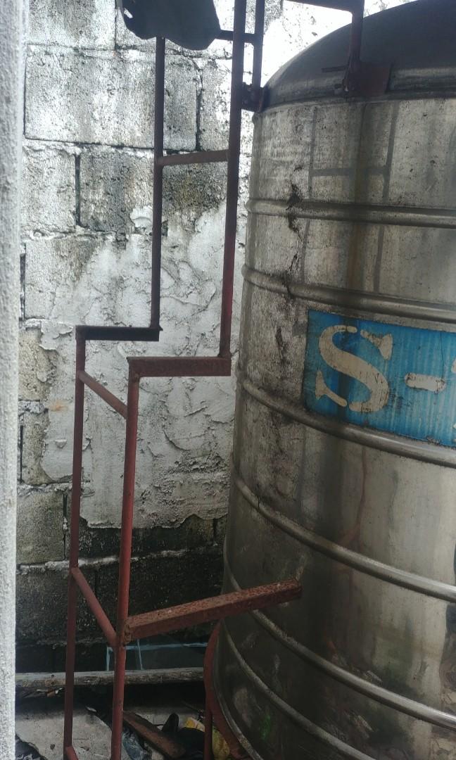 Stainless steel water tank (Category: Bathroom & Kitchen Fixtures) located in Manila. Submitted by flexi.flexi (Listing ID 1021326702, Image 2). Description: used vertical stainless water tank. with stand. about 4ft wide and 5 feet height. 1700liters.