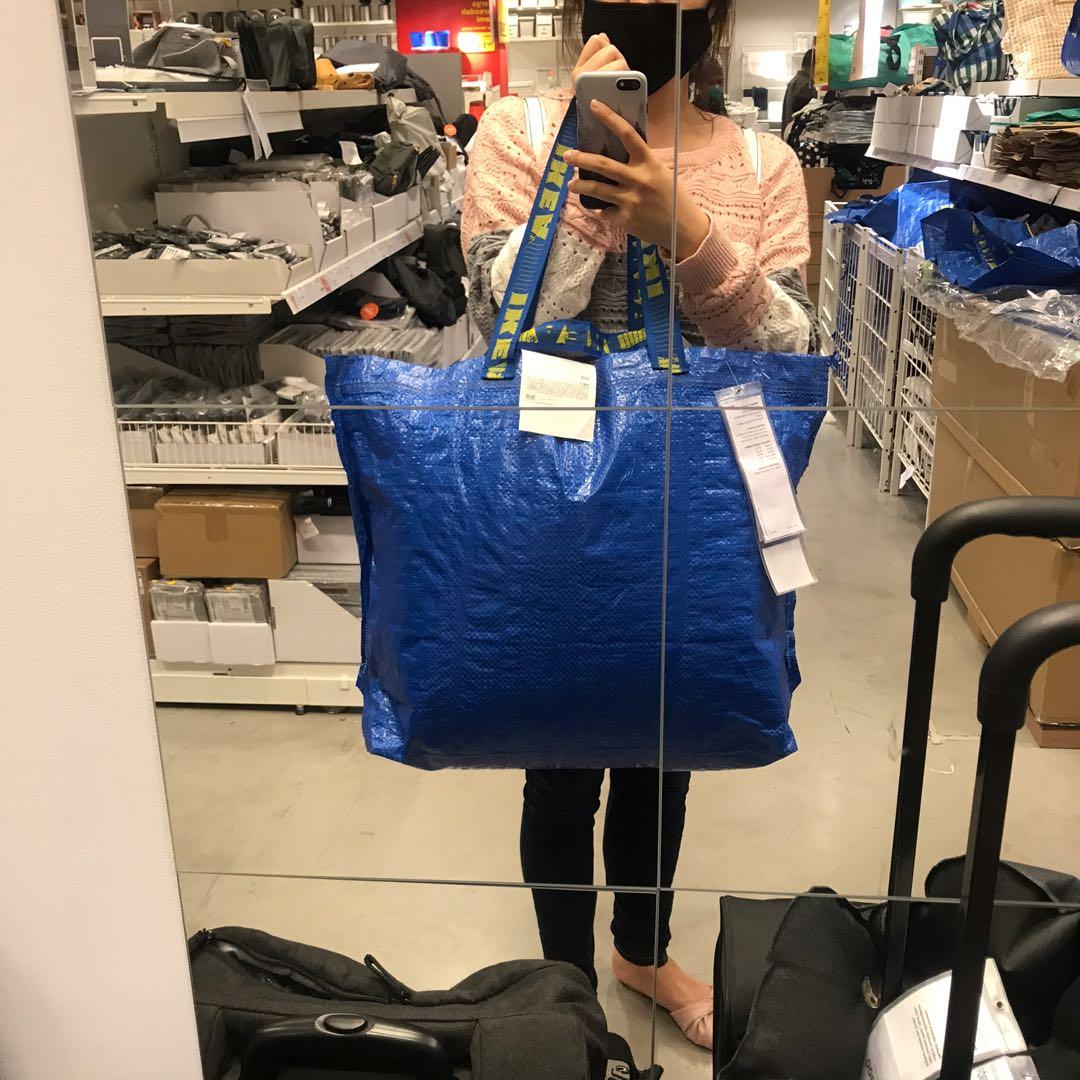tas plastik tas belanja ikea biru, Barang Mewah, Tas & Dompet di Carousell