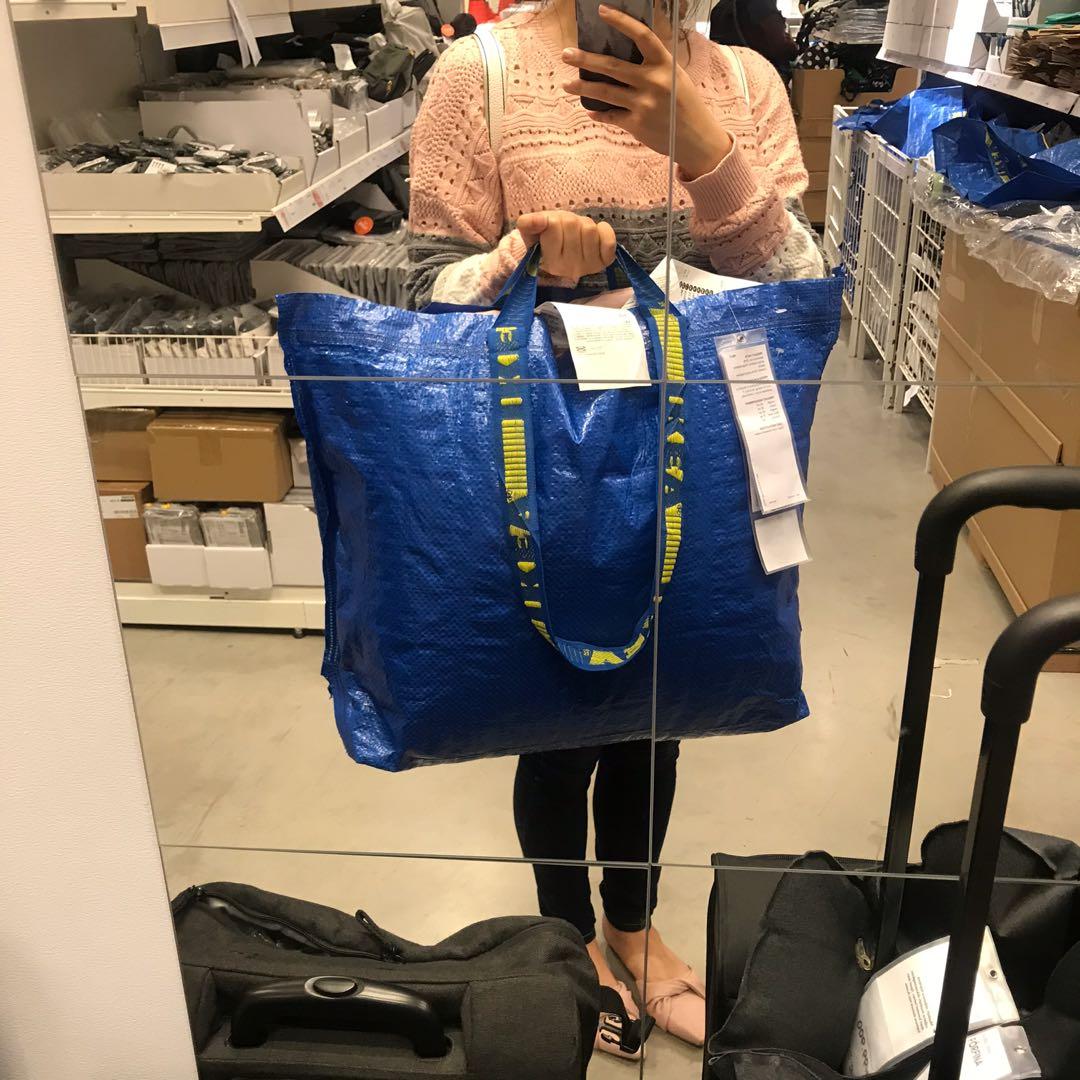 tas plastik tas belanja ikea biru, Barang Mewah, Tas & Dompet di Carousell
