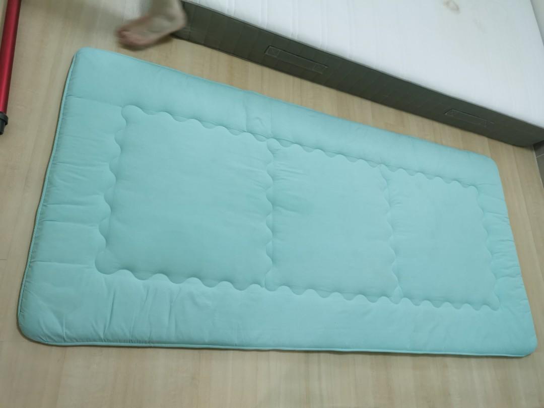 Thin top foldable mattress