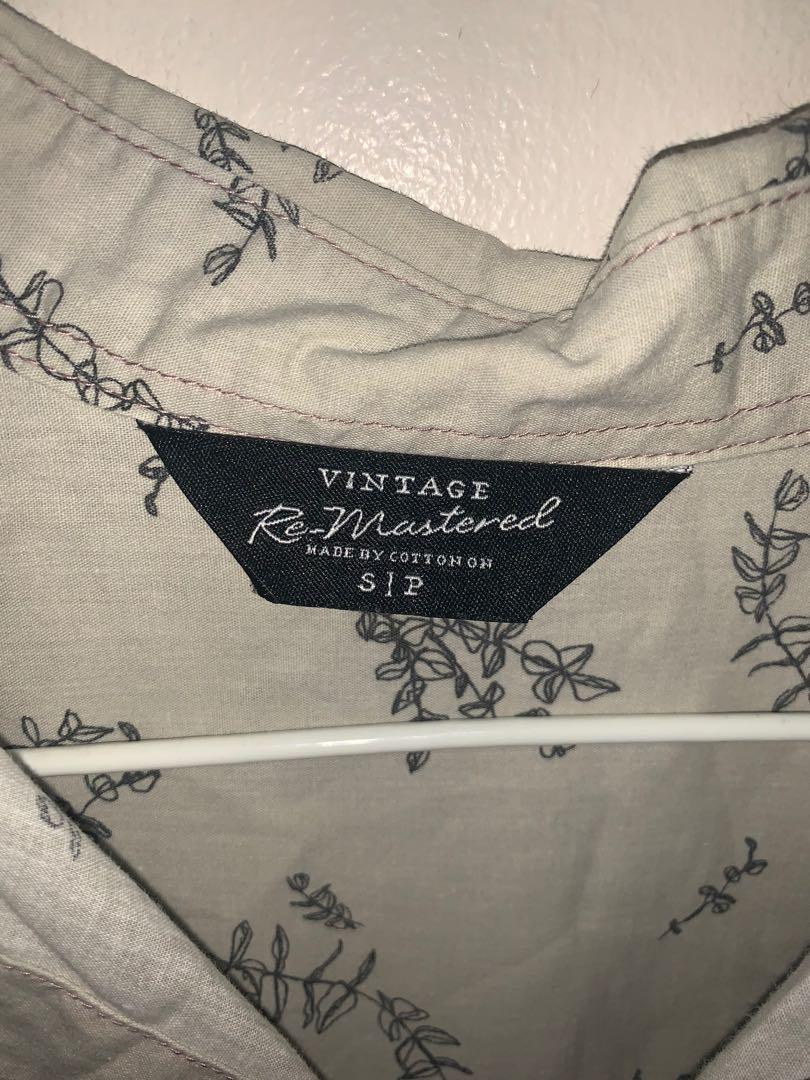 Vintage Cotton On Shirt (Category: Tshirts & Polo Shirts ) located in San Pedro. Submitted by david.ns (Listing ID 1021416211, Image 3). Description: 9.5/10 just needs ironing bought for ₱1250 Delivery fee: 80-120.