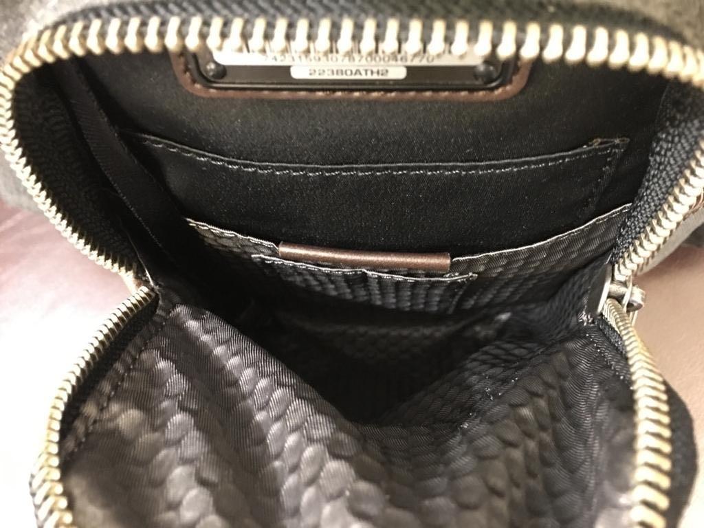 Tumi Backpack （分類：背包）位於 Hong Kong。 由 ketaley 提交（商品編號 1021747749，圖片 5）。簡介： 9成新， very good condition Smart casual 款👍🏻 Size: ~ 42cm x 29cm x 10cm (Trade Hong Kong Island Line MTR station)。