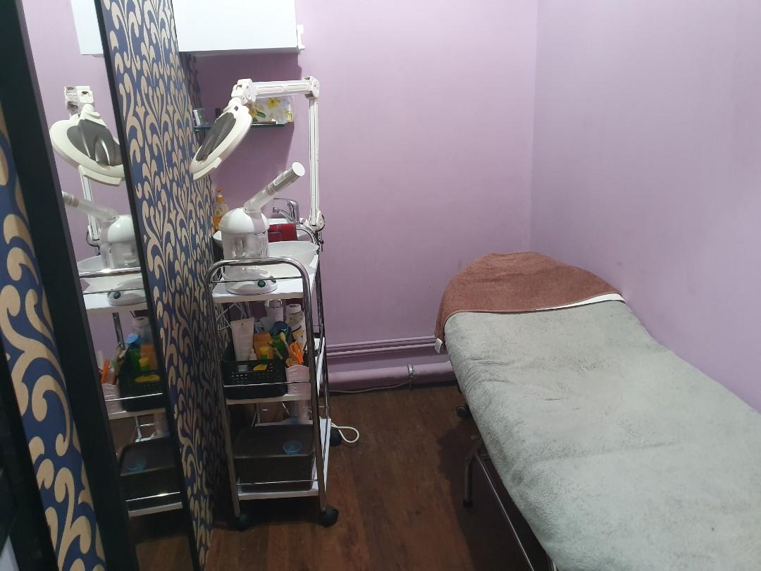Beauty Room Available To Share Everything Else On Carousell