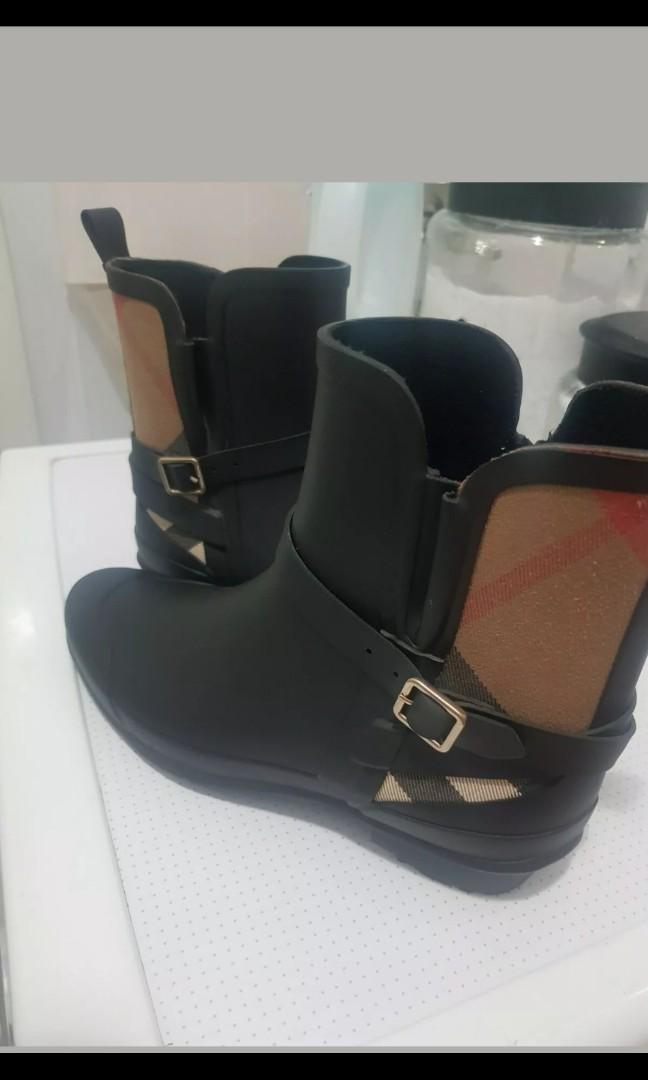 burberry riddlestone rain boots