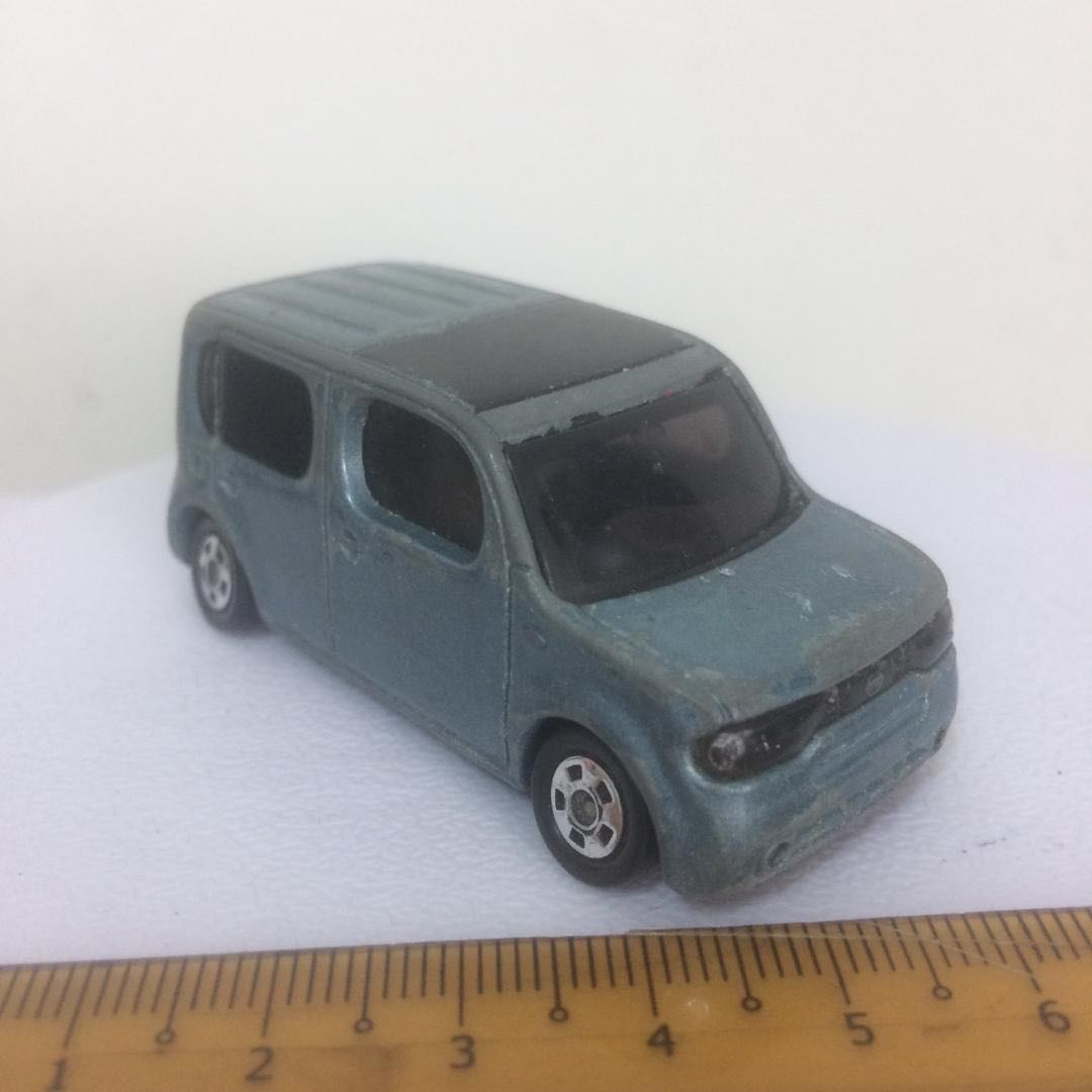 tomica nissan cube