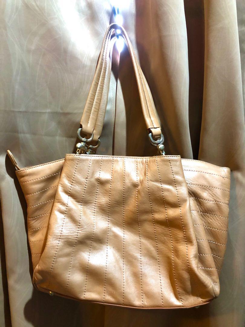 tan coloured tote bags