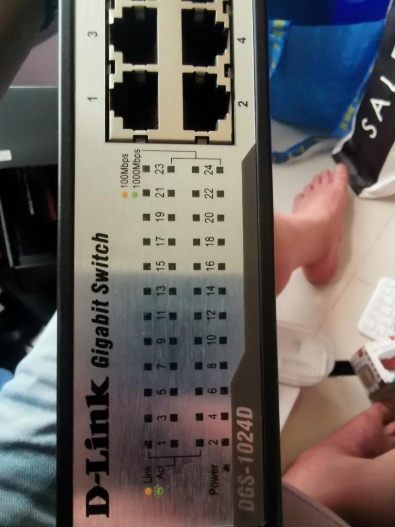 Dlink switch (Category: Networking) located in Singapore. Submitted by alvinyhteo (Listing ID 1021540743, Image 1). Description: Used D link switch for sales..