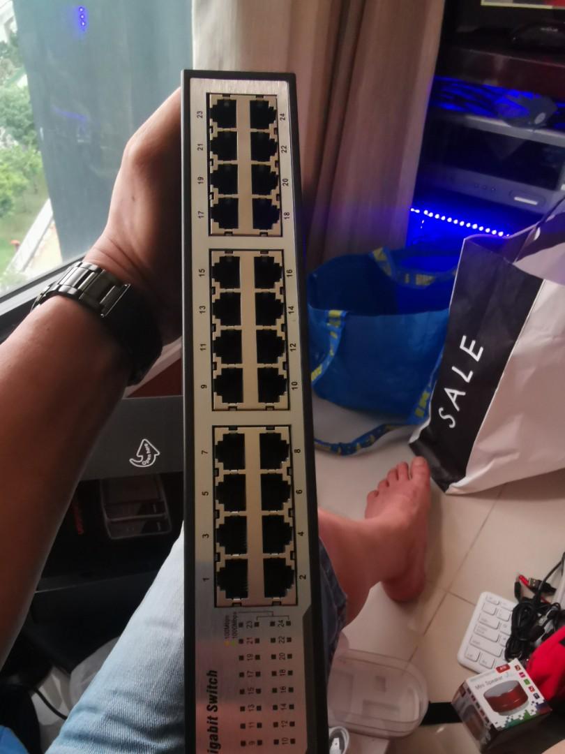 Dlink switch (Category: Networking) located in Singapore. Submitted by alvinyhteo (Listing ID 1021540743, Image 2). Description: Used D link switch for sales..