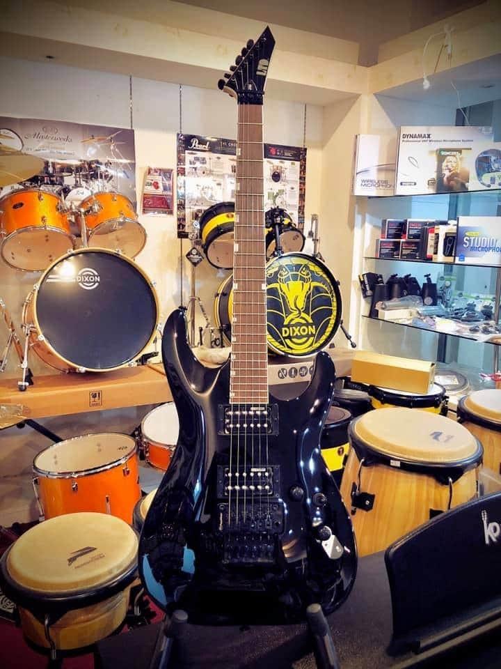 Black　MH-200　Thru　Electric　ESP　See　Media,　LTD　Carousell　Hobbies　Toys,　Music　Guitar　Instruments　on　(MH200BLK),　Musical