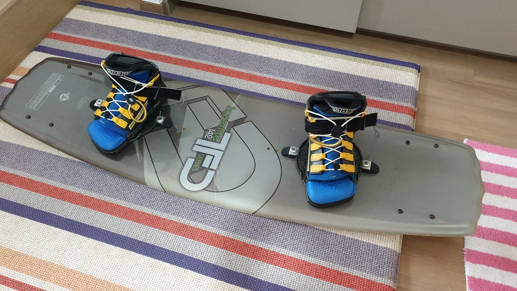 Hyperlite TFD142 Wakeboard with Hyperlite Belmont Large Bindings
