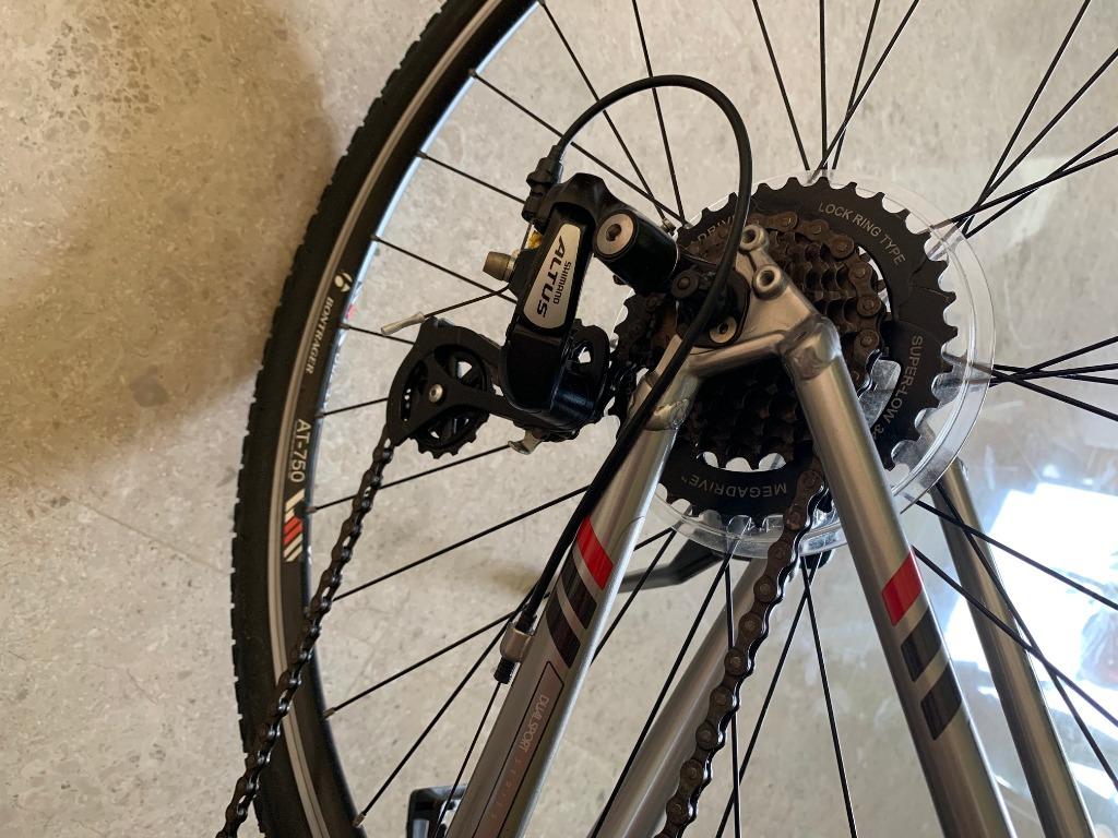 Like New Mint Trek Hybrid Bike Fully Loaded Bontrager Shimano Suntour Accessories