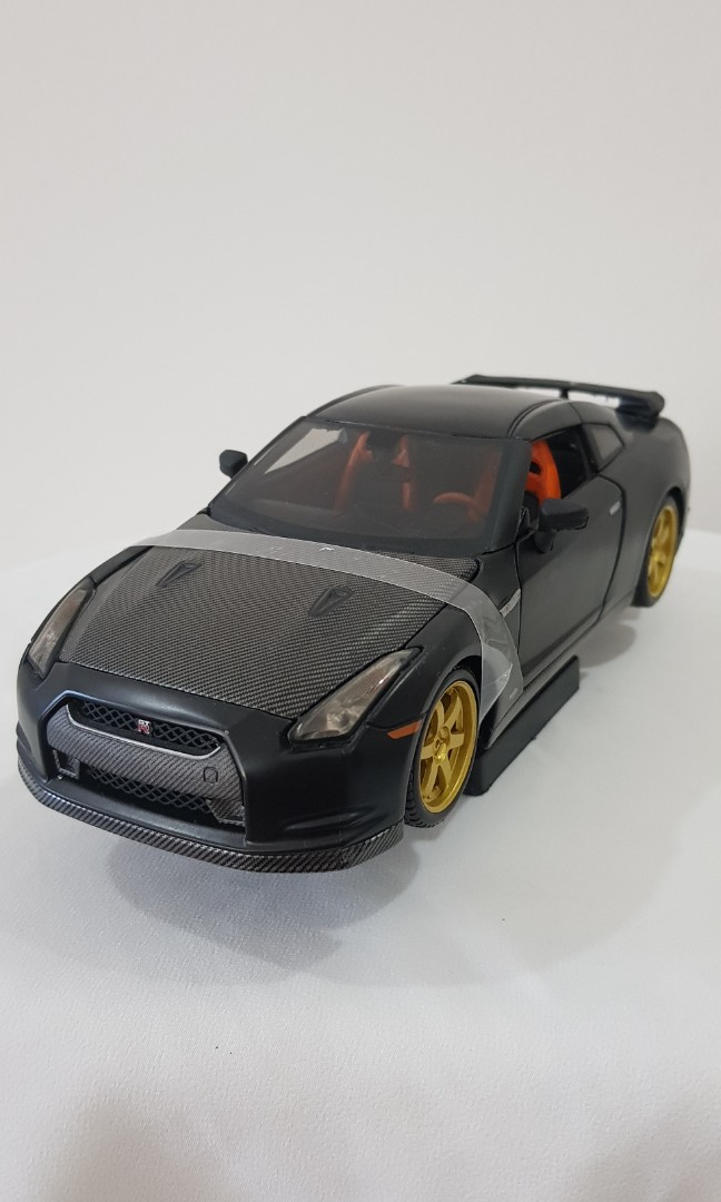 nissan gtr maisto