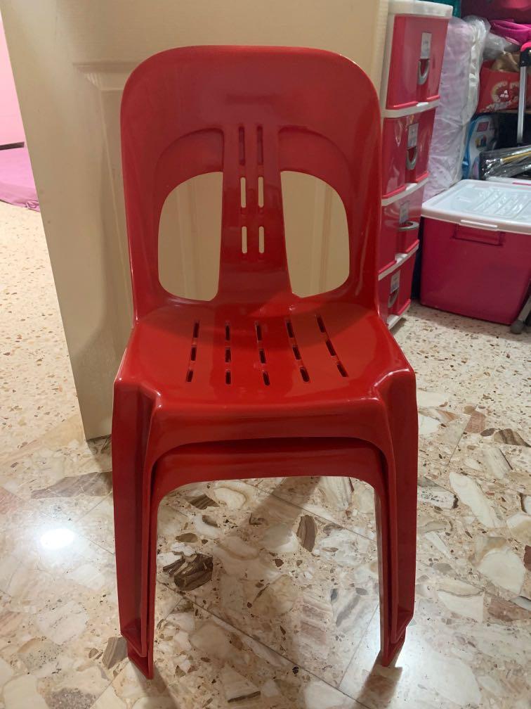plastic_chair_1595075872_0375f85a_progressive.jpg