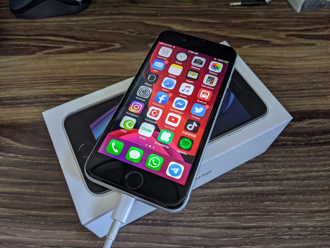 Preowned] Apple iPhone SE 2020 128GB White, Mobile Phones u0026 Gadgets, Mobile  Phones, iPhone, iPhone SE Series on Carousell