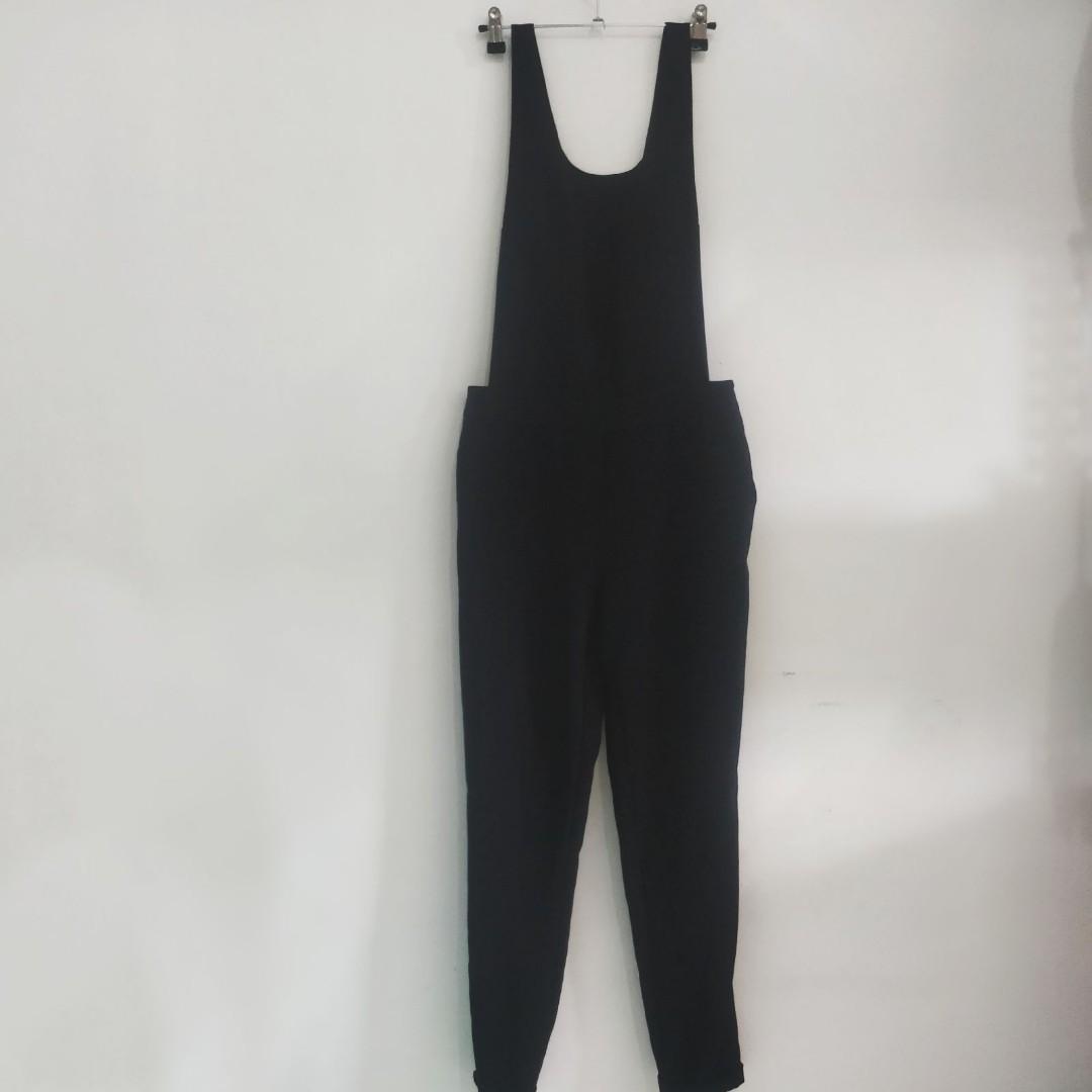 overall black jumpsuit