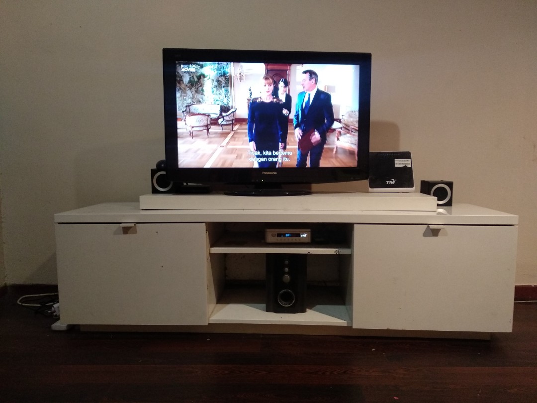 Перегородка с телевизором для зонирования. Home tv cantik. Стеллаж для телевизора. Home tv cantik. Home tv cantik.