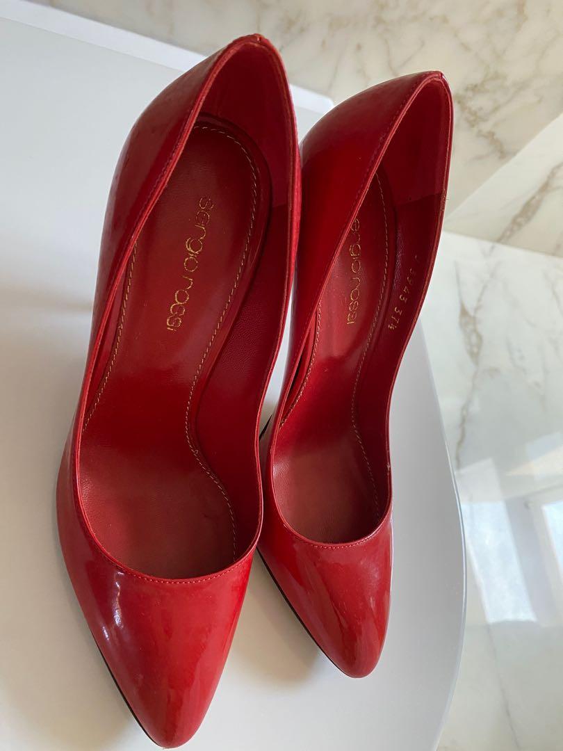 Red patent court heels top