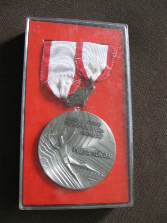 Singapore Sport Medal (Pewter), Hobbies & Toys, Memorabilia