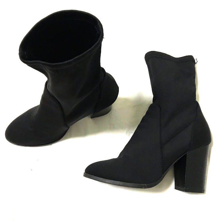 Size 5 FOREVER21 Black High Ankle Stretch Boots (Category: Boots) located in Pasig City. Submitted by busybeee (Listing ID 1021312847, Image 1). Description: Just tried on but never worn. #makethebest1.