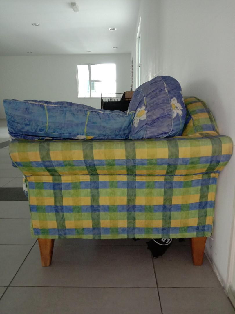 Sofa (Category: Sofas) located in Kuala Lumpur. Submitted by rdpaulose (Listing ID 1021586790, Image 3). Description: Still in good condition Pm for more details.