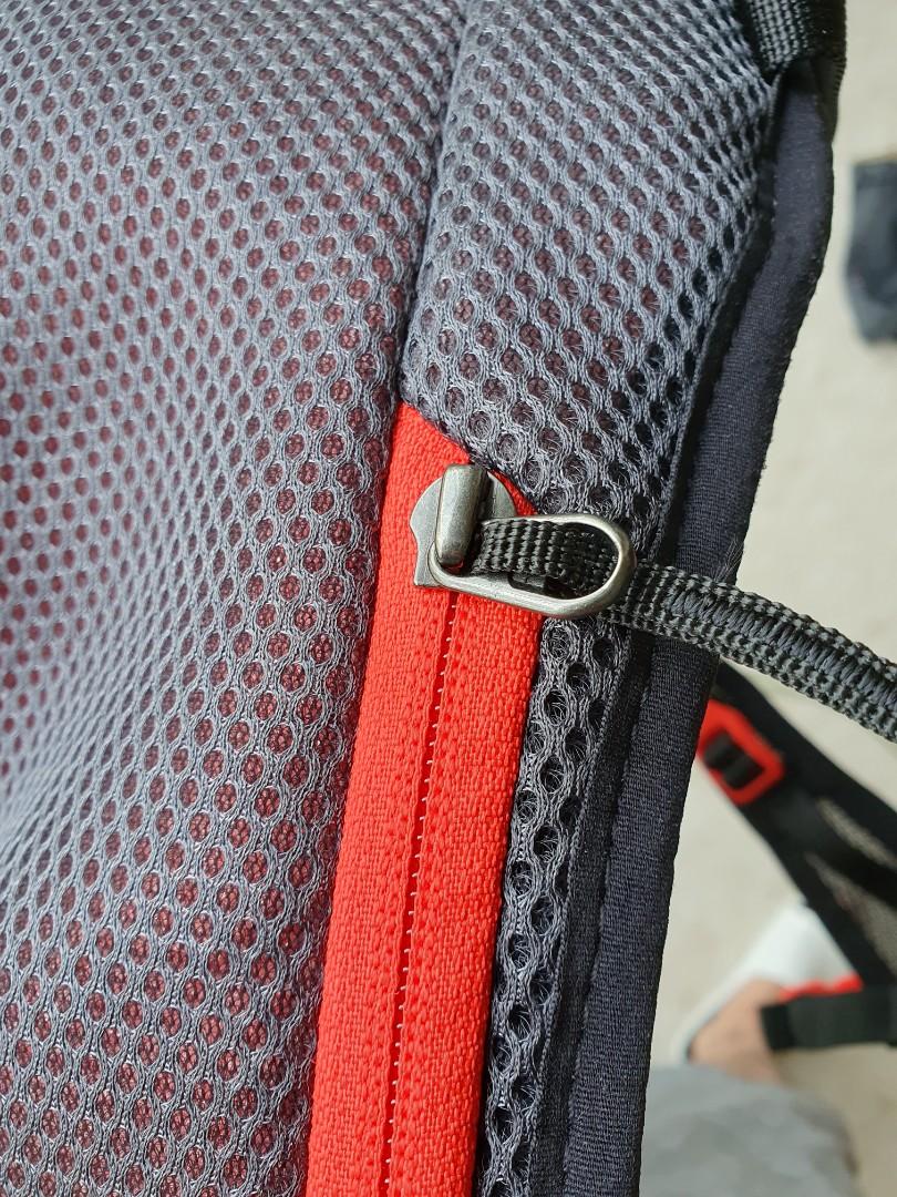 Under Armour UA Trail Hydration Pack Men s Fashion Activewear on