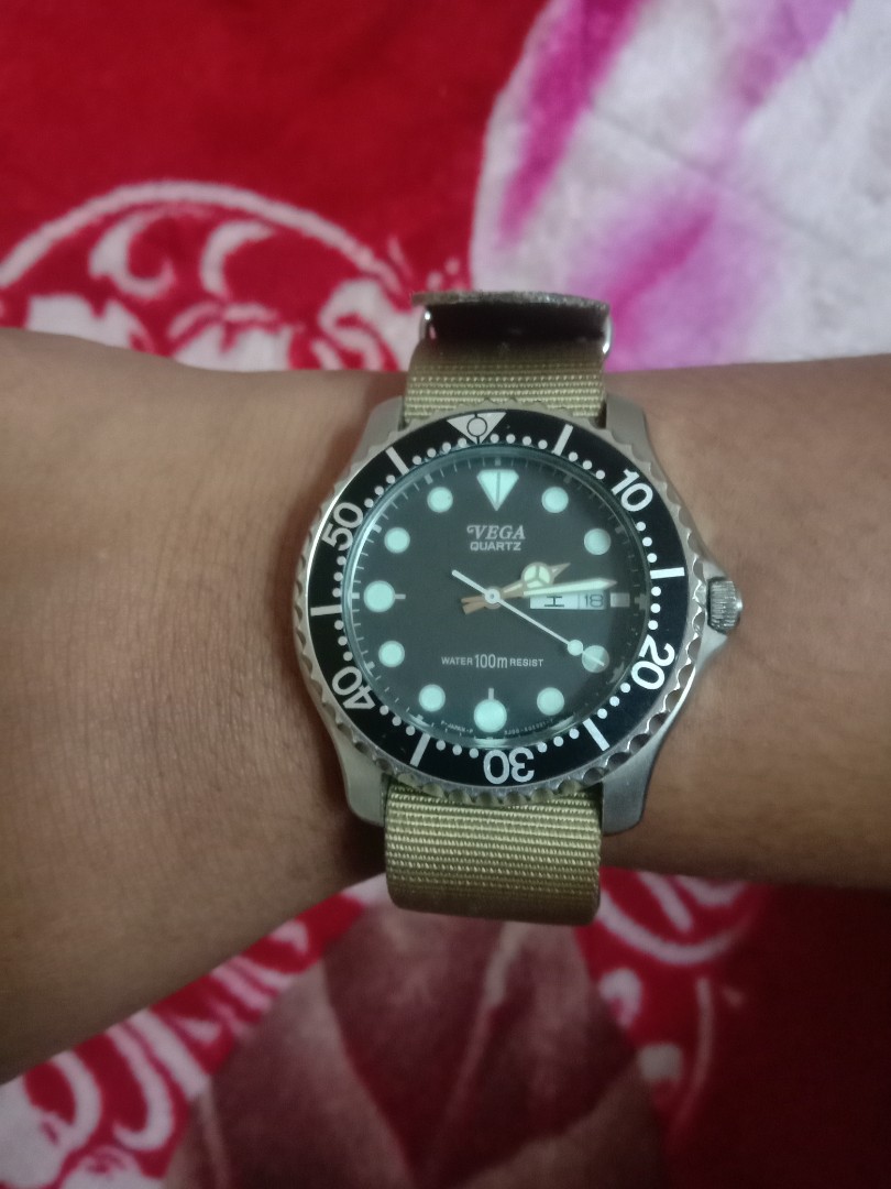 Vega quartz cheap watch price