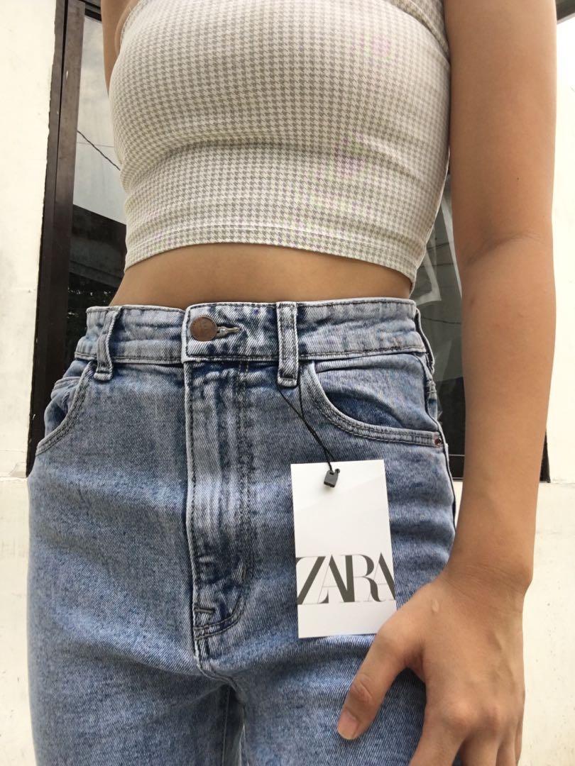 Zara slim fit mom jeans (Category: Jeans) located in Lucena. Submitted by overrunsph (Listing ID 1021691269, Image 2). Description: 📌Less baggy than zara classic mom jeans 📌Sizes 21-23 na lang po available 📌Model’s waistline is 24 and wearing size 23 📌COD via shopee check out - 💌PM FOR INQUIRIES.