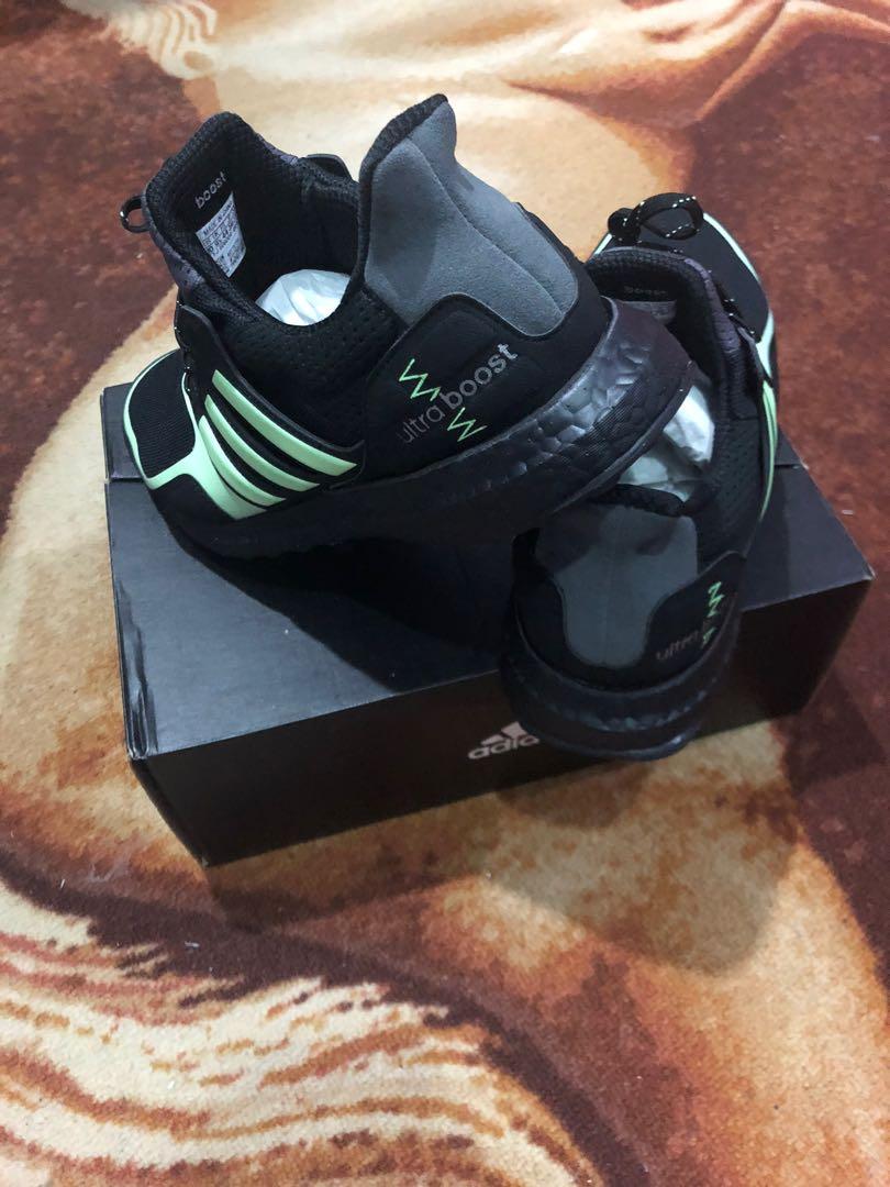 Adidas ultra boost top black glow green