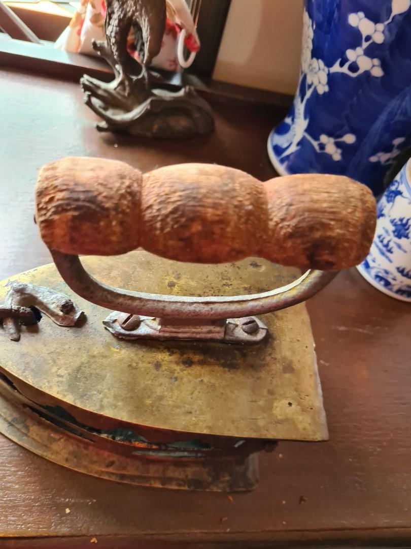 Antique iron box, Hobbies & Toys, Memorabilia & Collectibles, Vintage