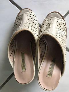 Creamy shoe