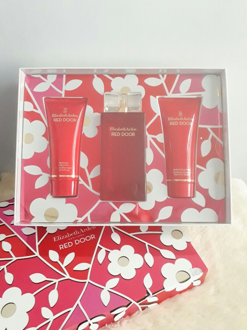 elizabeth arden red door set