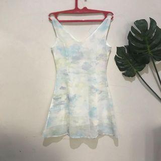 Feminime dress abstract pattern