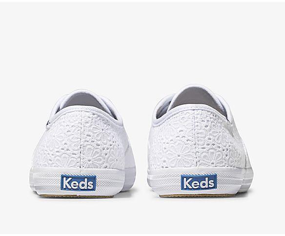 White eyelet 2024 lace keds