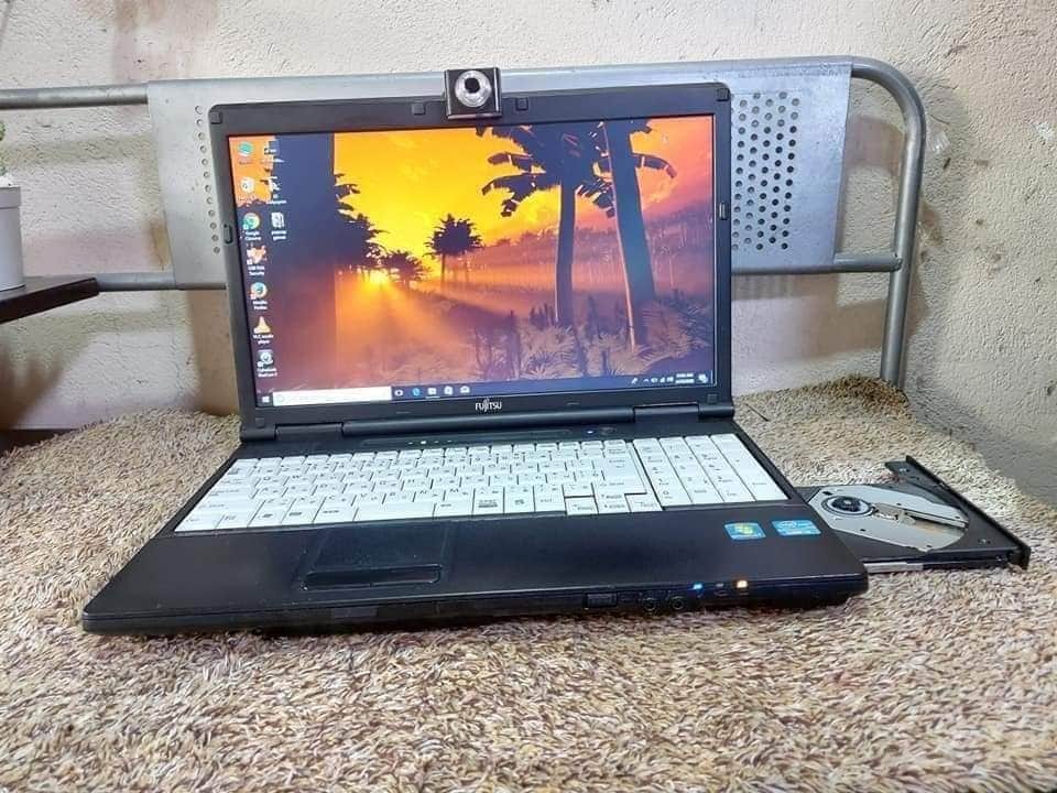 FUJITSU LIFEBOOK A572/E CORE i3 with numpad and usb cam, Computers