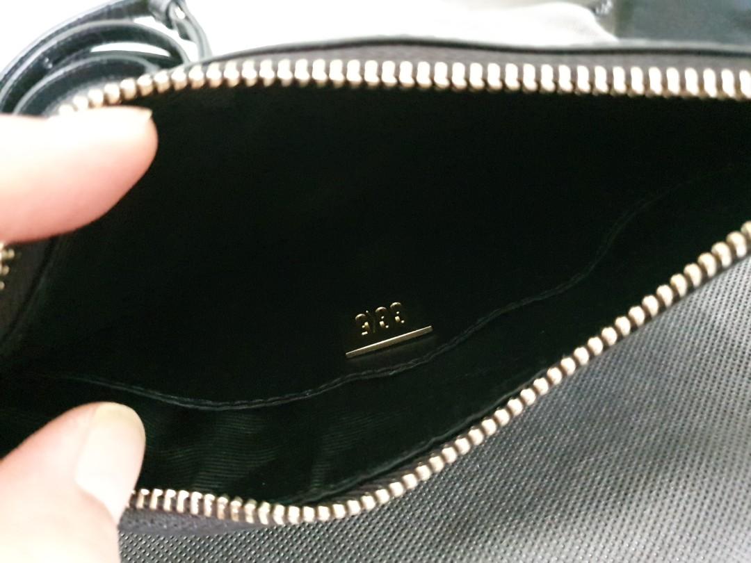 GG5 sling clutch (Category: Cross-body Bags) located in Singapore. Submitted by bigboysden (Listing ID 1021892647, Image 2). Description: .