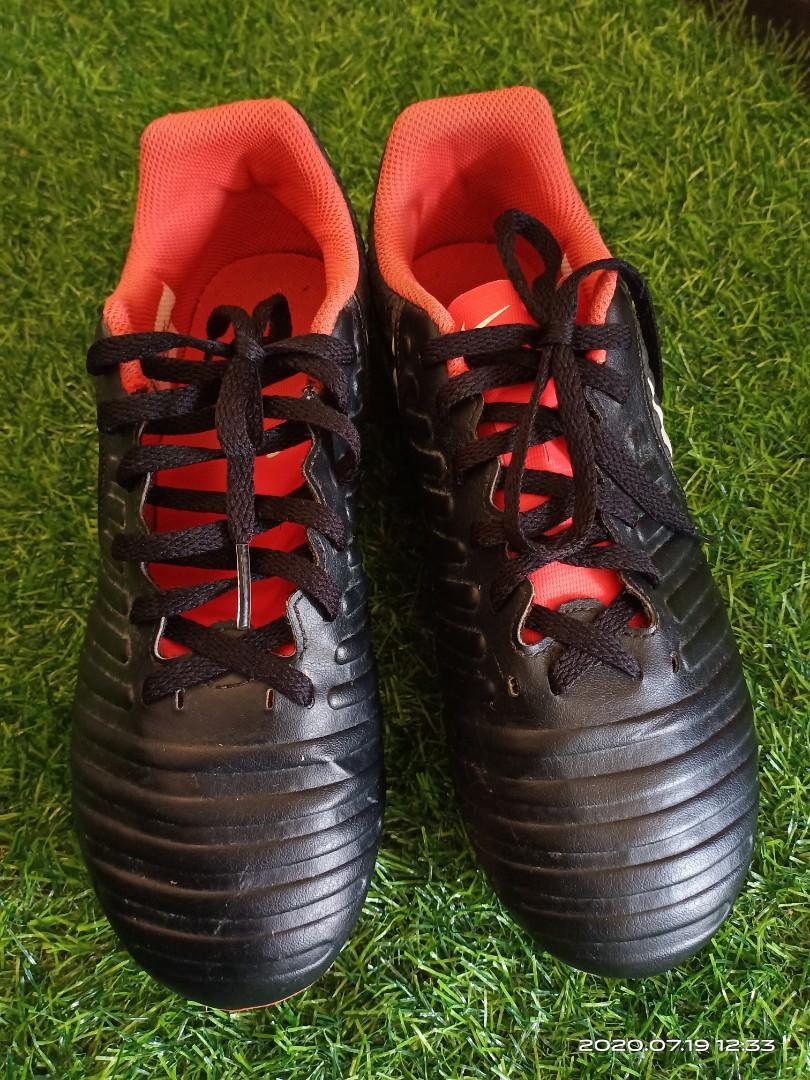 Kasut bola Nike Tiempo √, Men's Fashion, Activewear on Carousell