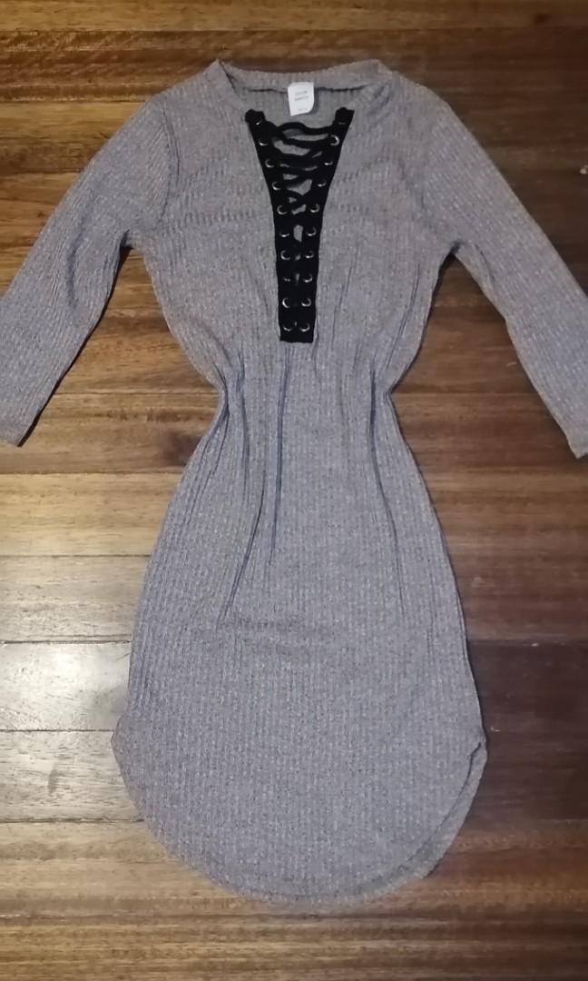 Kylie jenner inspired knitted ribbed stress (Category: Maternity wear) located in Angeles City. Submitted by sam_9168 (Listing ID 1021890191, Image 1). Description: Lace up knitted dress With small slots on the side Will fit small to semi large Very stretchable material Sexy and body hugging Nude beige tan color.