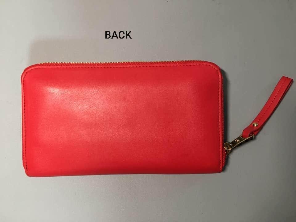 LONG CHAMP RED WALLET (Category: Wallets & Card holders) located in Manila. Submitted by mc1925 (Listing ID 1021949861, Image 3). Description: All used items are in very good condition unless otherwise indicated. No bogus buyers please. Long champ Red Wallet In mint condition.. Used only once. No flaws Price is fixed. Shipping fee will be shouldered by the buyer. MoP: G cash Metrobank.