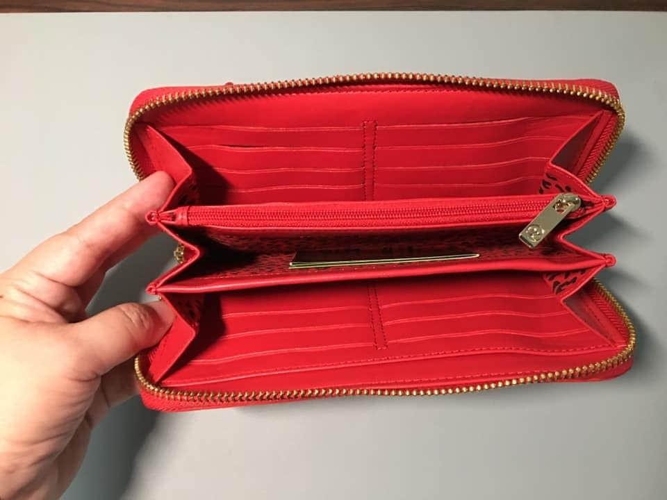 LONG CHAMP RED WALLET (Category: Wallets & Card holders) located in Manila. Submitted by mc1925 (Listing ID 1021949861, Image 2). Description: All used items are in very good condition unless otherwise indicated. No bogus buyers please. Long champ Red Wallet In mint condition.. Used only once. No flaws Price is fixed. Shipping fee will be shouldered by the buyer. MoP: G cash Metrobank.