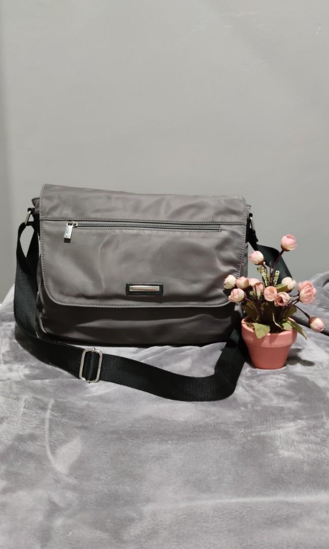 girbaud sling bag