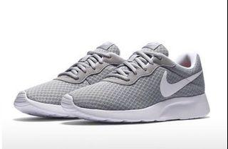 全新Nike女運動鞋US6