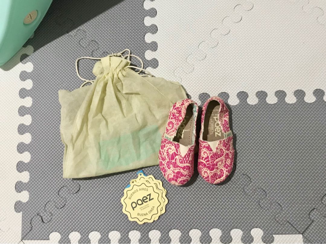 baby pink shoes and bag