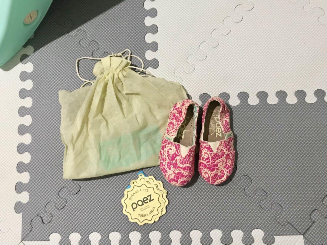 baby pink shoes and handbag