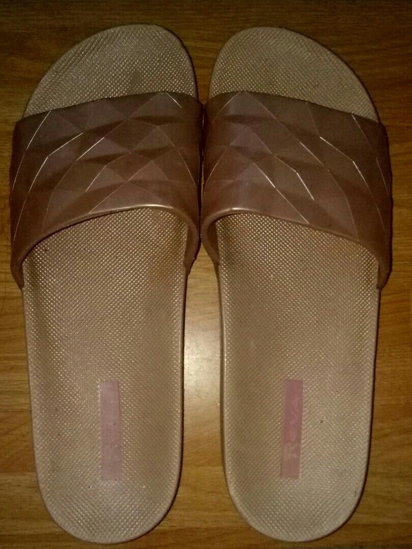 reva slippers price