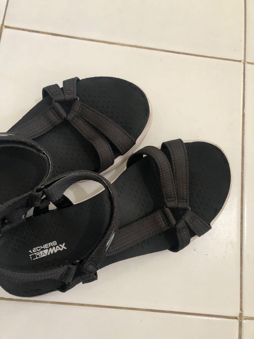 sandal gunung skechers