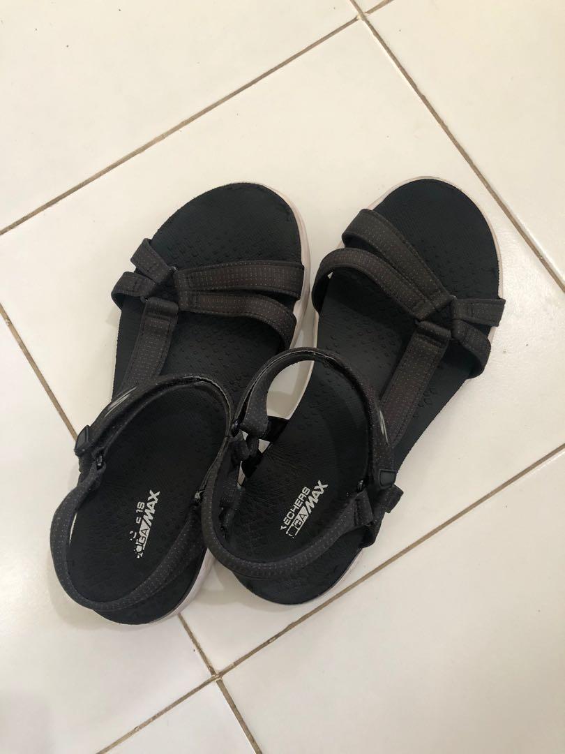 sandal gunung skechers