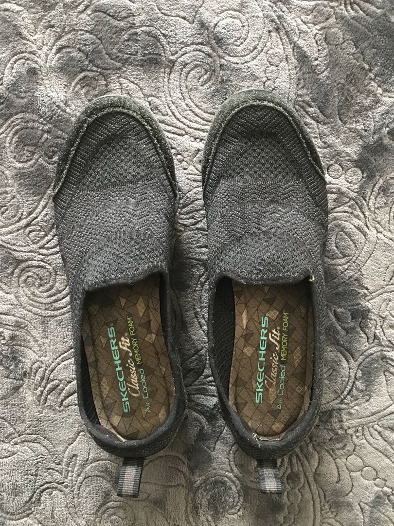 skechers classic fit memory foam